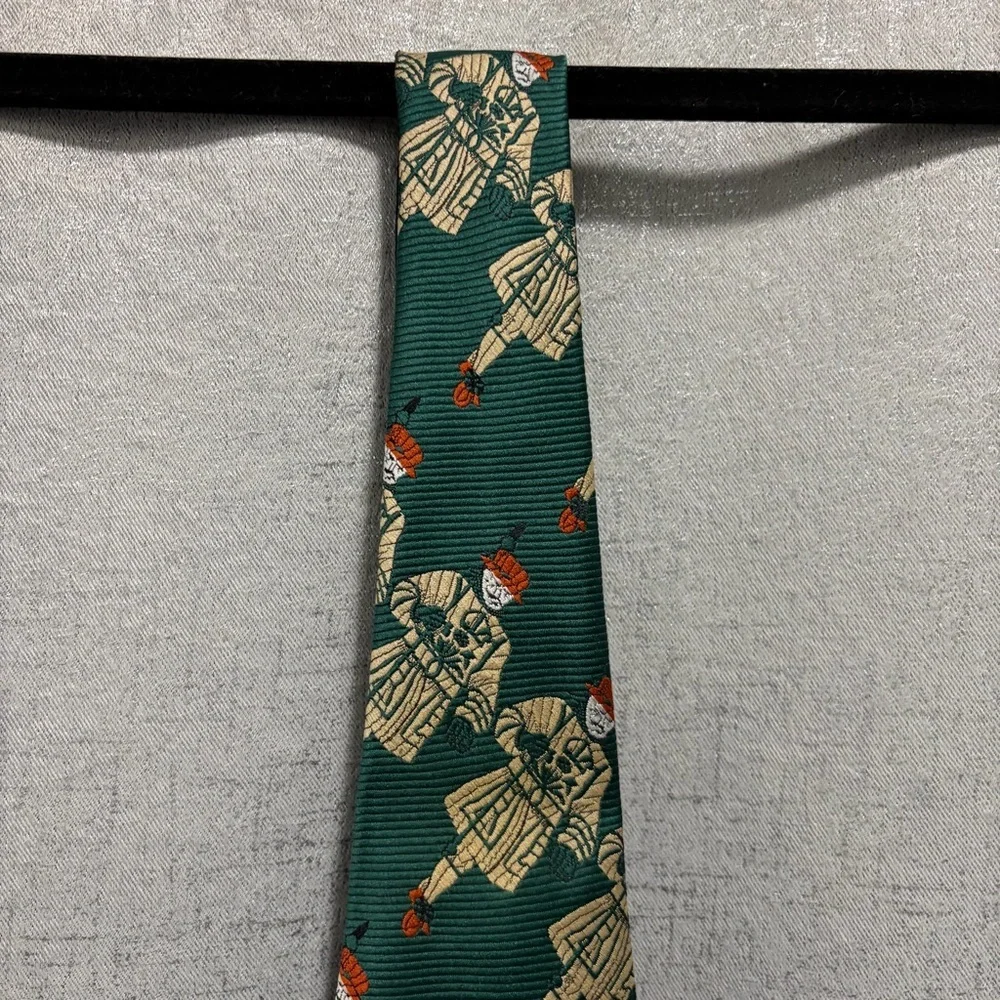 Green Novelty Men's Tie with Beige Vintage Golfer Character Motif